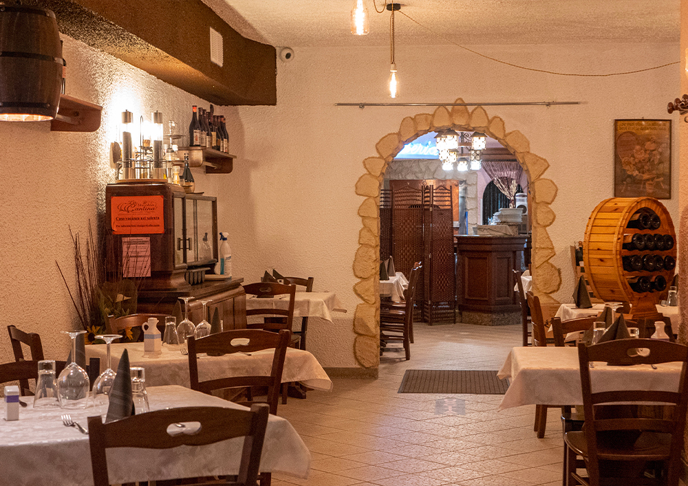 Sala del ristorante – La Vecchia Cantina Varese